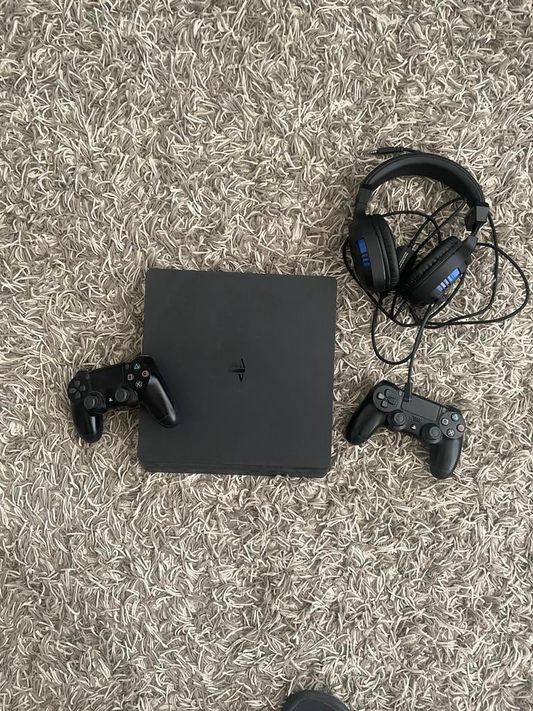 Playstation 4, Ophalen of Verzenden, Zo goed als nieuw, Met 2 controllers, Slim
