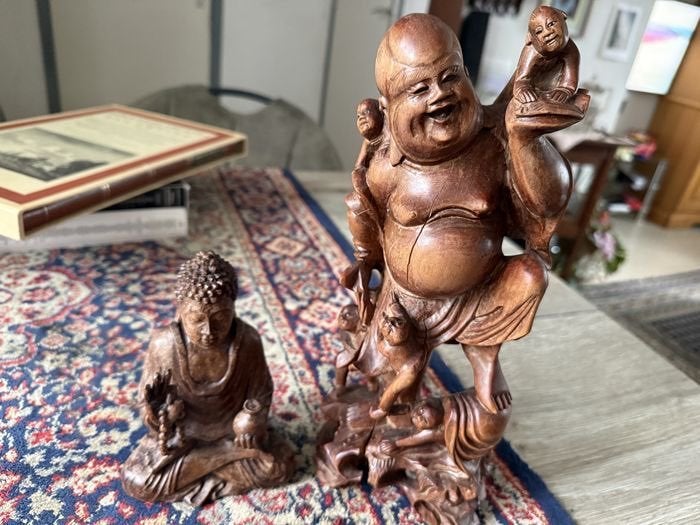 2 Boeddha Beeldjes. Kleine: 16x12x7cm . Grote : 31x14x10 cm., Ophalen of Verzenden, Handgemaakt, 20 - 50 cm, Beeld