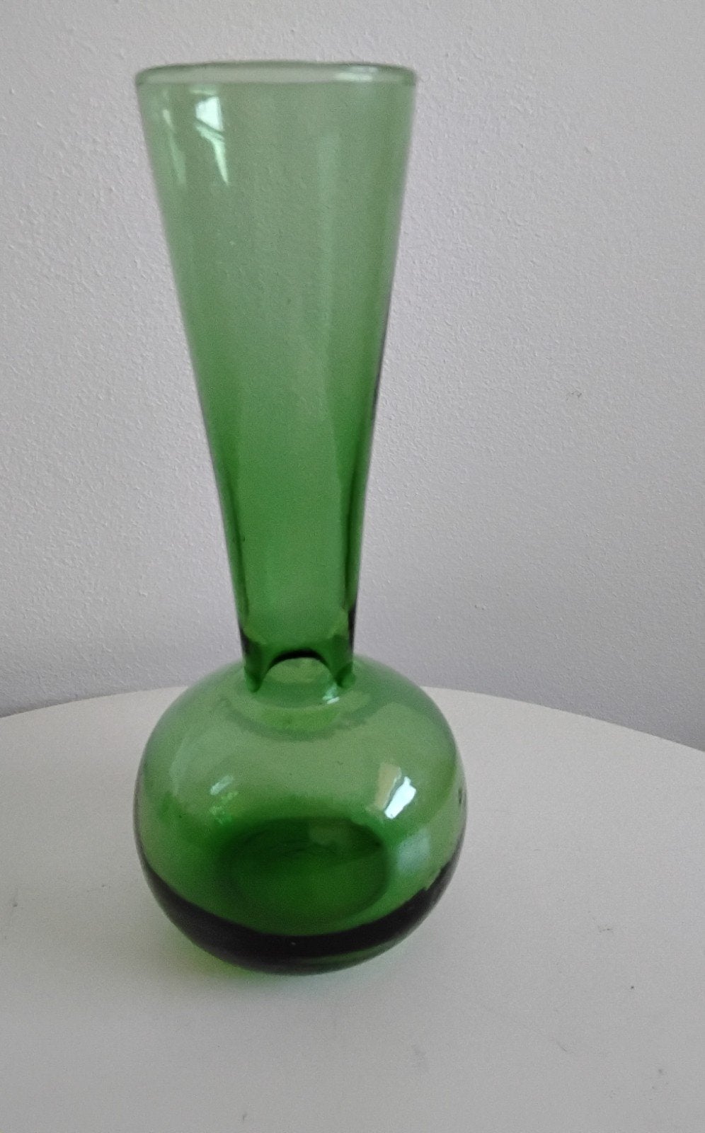 Vaasje  groen ., Antiek en Kunst, Antiek | Vazen, Ophalen