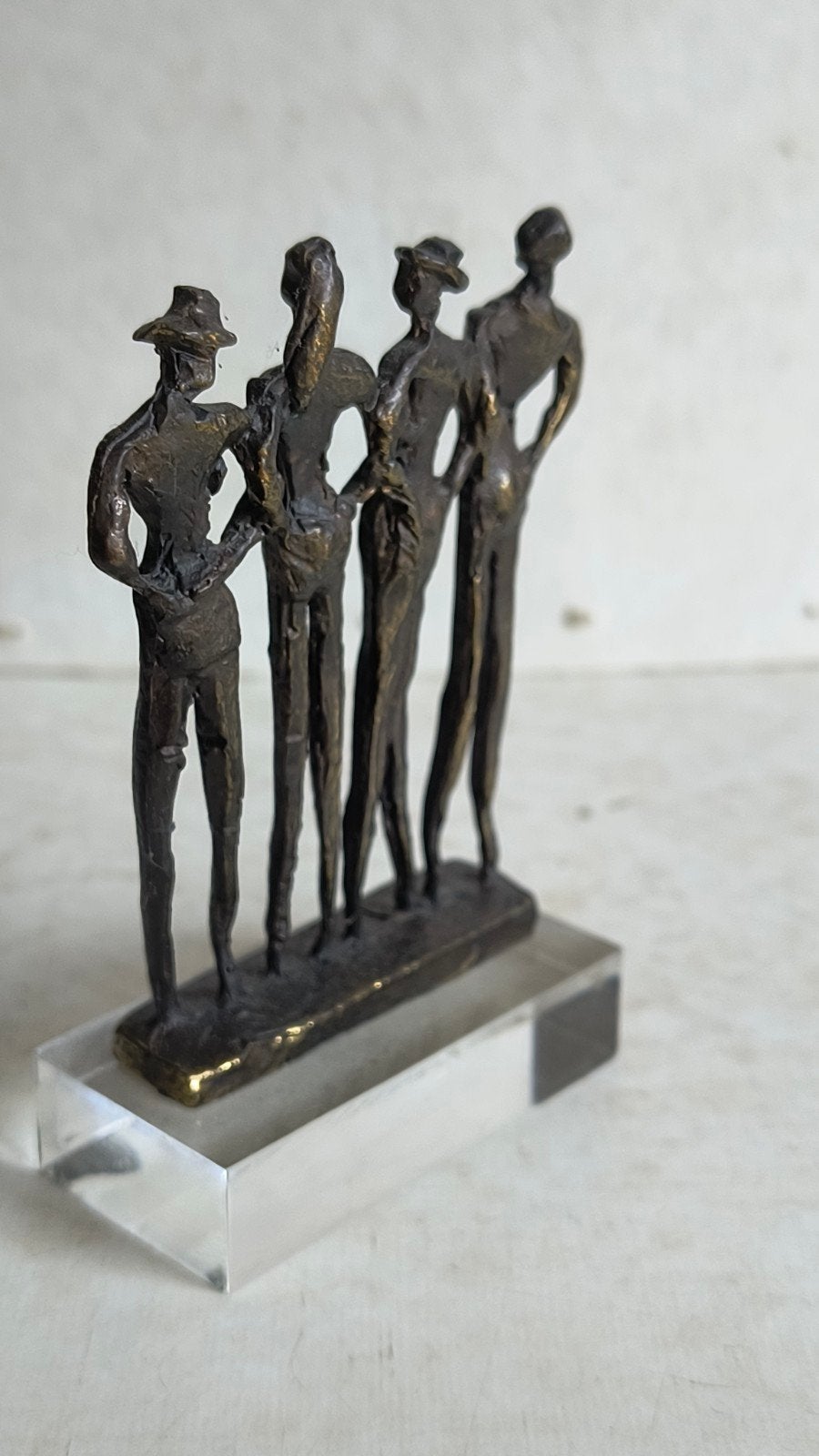 Bronzen beeldje vier figuren vriendschap Corry Ammerlaan, Ophalen of Verzenden