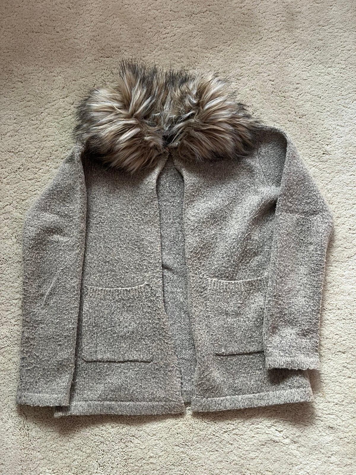 Vest met bont kraag maat 134, Ophalen of Verzenden, Zo goed als nieuw, Meisje, Trui of Vest