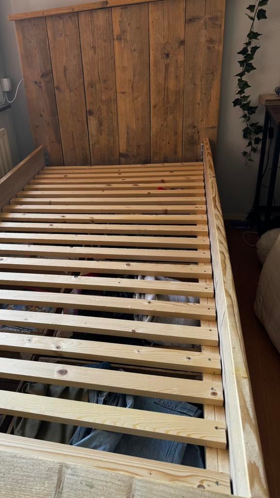 Steigerhouten bed met appelkistjes aan beide kanten., 180 cm of meer, Ophalen, Lattenbodem, 100 cm of meer