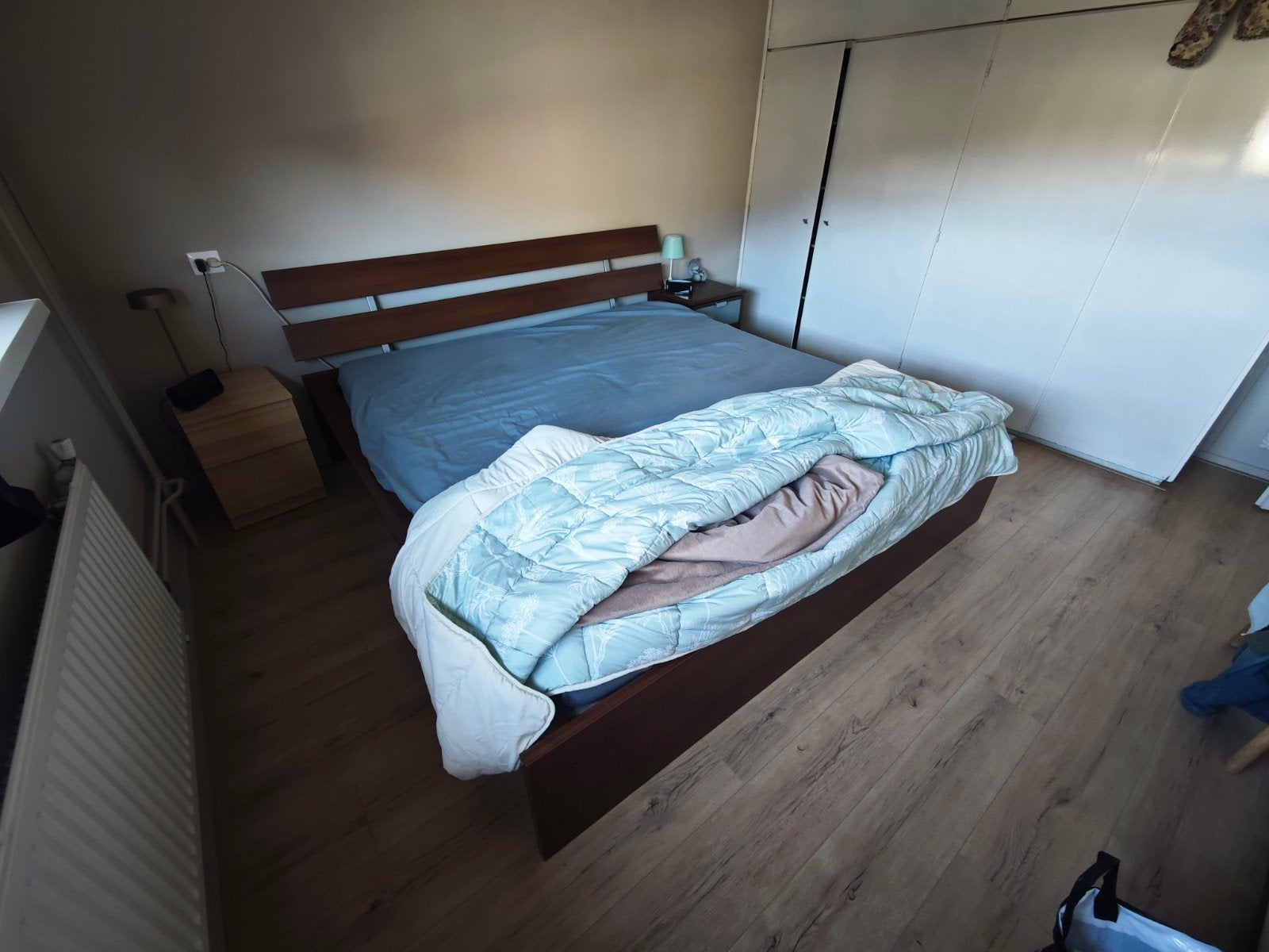 bed ombouw ikea 180x200 cm  met nachtkastje, Huis en Inrichting, Ophalen, Gebruikt, Bruin, Tweepersoons