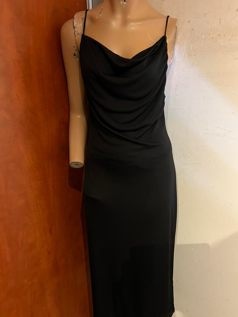 ZARA  jurk maat m zgan, Kleding | Dames, Jurken, Zo goed als nieuw, Maat 38/40 (M), Zwart, Onder de knie, Ophalen of Verzenden