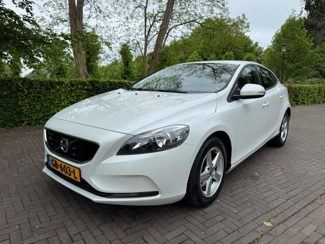 Volvo V40 1.6 T2 Kinetic/Trekhaak/Navigatie/Cruise/APK, Gebruikt, 4 cilinders, Parkeerassistent, Wit