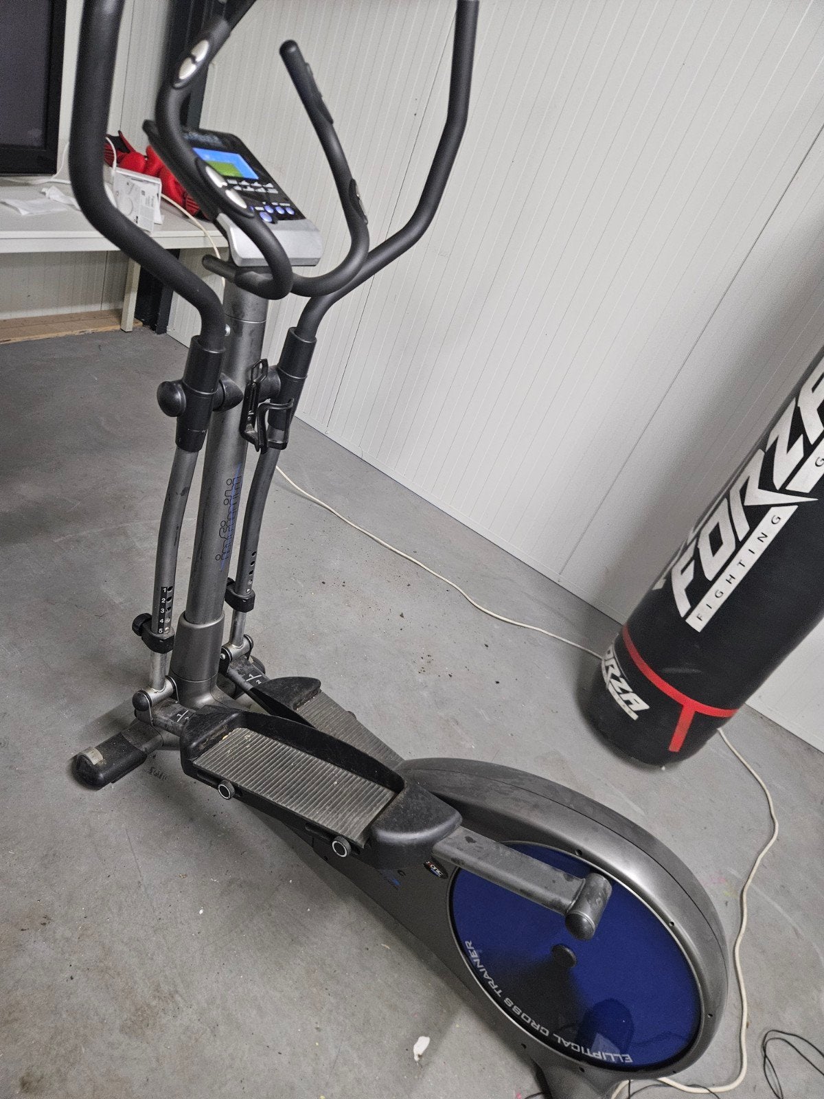 Infiniti Elliptical Trainer VG 50 Crosstrainer, Ophalen, Overige materialen, Gebruikt, Benen