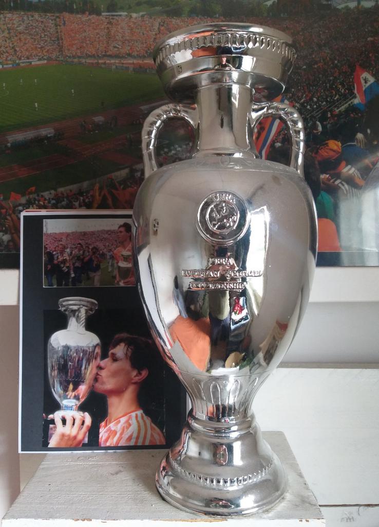 EK beker voetbal replica, Verzamelen, Ophalen of Verzenden, Zo goed als nieuw, Buitenlandse clubs, Overige typen