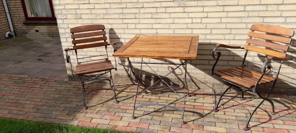 Tuintafel en 2 stoelen, Tuin en Terras, Ophalen, Gebruikt, Vierkant, Metaal