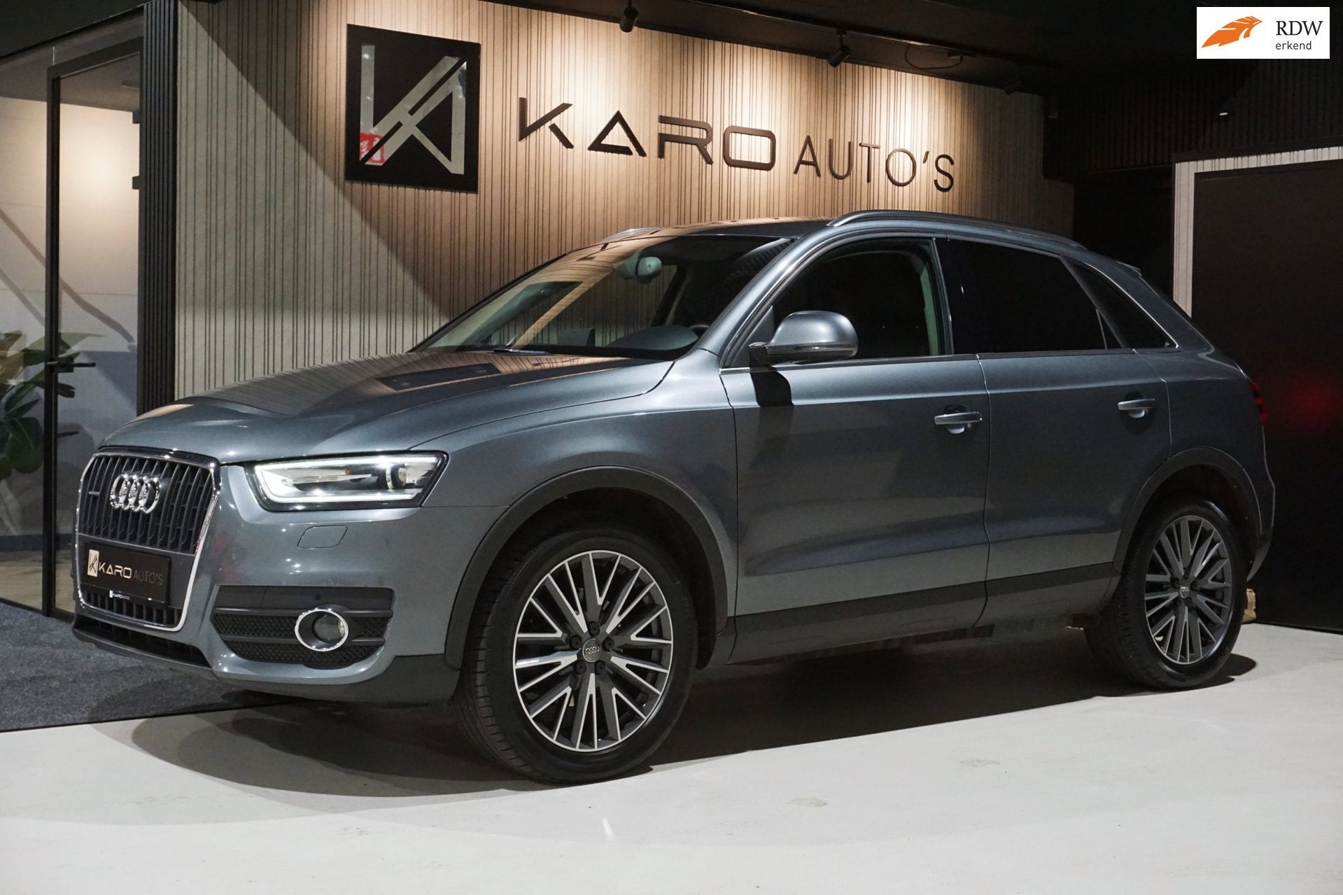 Audi Q3 2.0 TDI AUT Quattro Xenon Carplay Leer Clima Cruise, Auto's, Automaat, Euro 5, Gebruikt, Zwart
