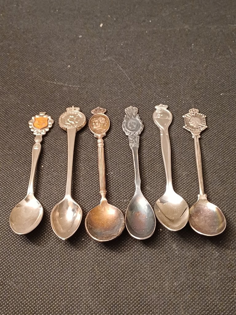 6 Verzilverde Koninklijke Herdenkingslepeltjes (Gero/Sola), Ophalen of Verzenden, Gebruikt, Nederland, Speld(je) of Lepel(tje)