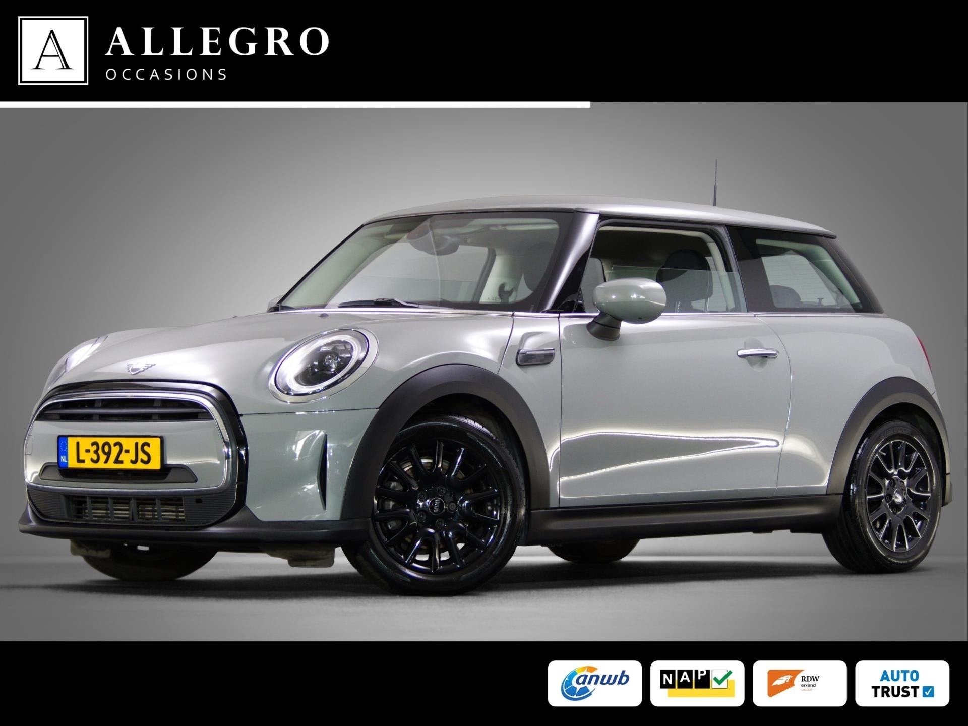 Mini One 1.5 Essential (UNION JACK LIGHTS, APPLE CARPLAY/AND, Voorwielaandrijving, Stof, 4 stoelen, 49 €/maand