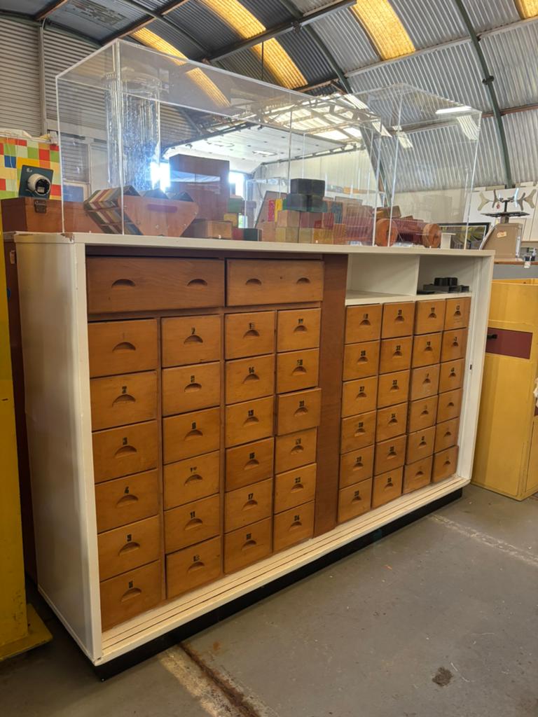 Vintage ladekast / schoolkast, Ophalen, Gebruikt, 5 laden of meer, 100 tot 150 cm