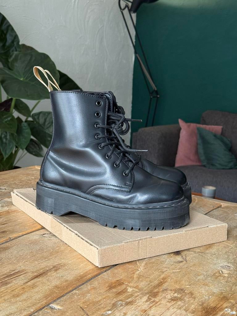 Dr. Martens Jadon 2 Mono Vegan - Zo goed als nieuw, Zwart, Lage of Enkellaarzen, Ophalen of Verzenden, Zo goed als nieuw