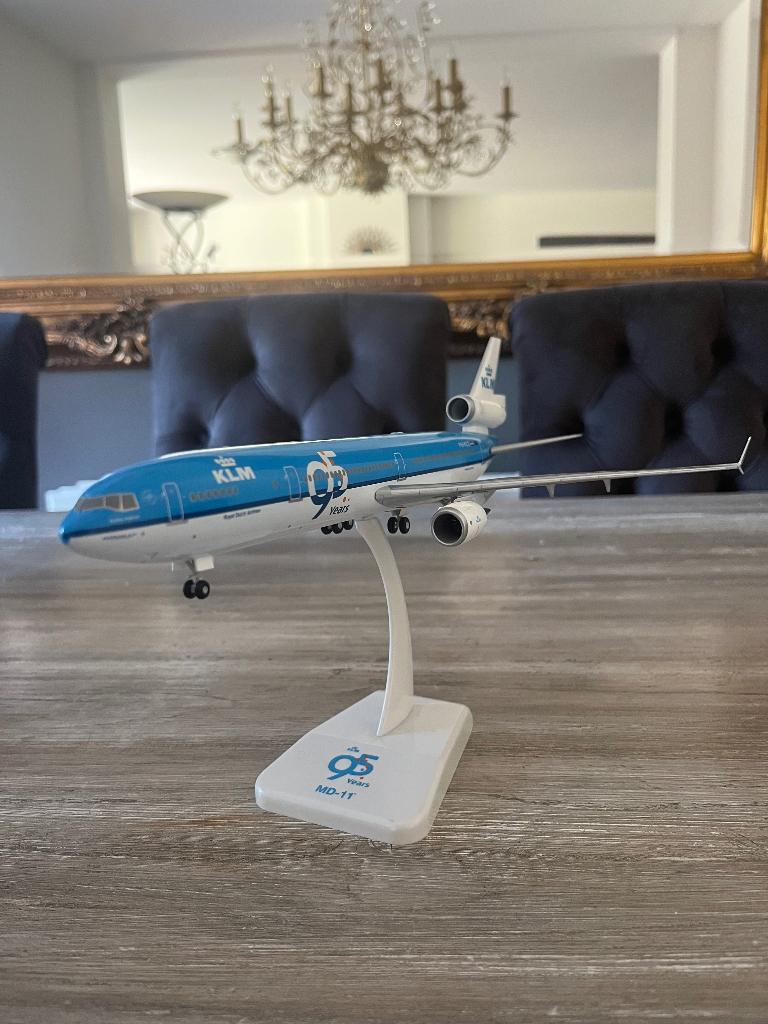 KLM MD-11 95 years livery 1:200, Overige merken, 1:200 of kleiner, Ophalen of Verzenden, Zo goed als nieuw