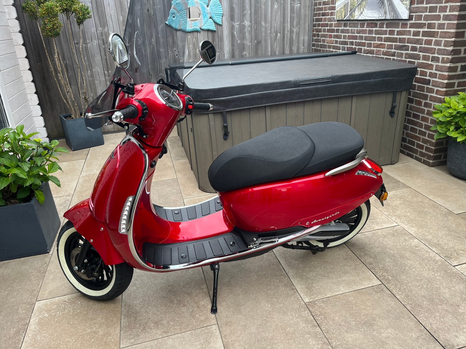 Electrische scooter DJJD avangarde E nieuwstaat 300 km., Elektrisch, Zo goed als nieuw, Ophalen, Overige merken