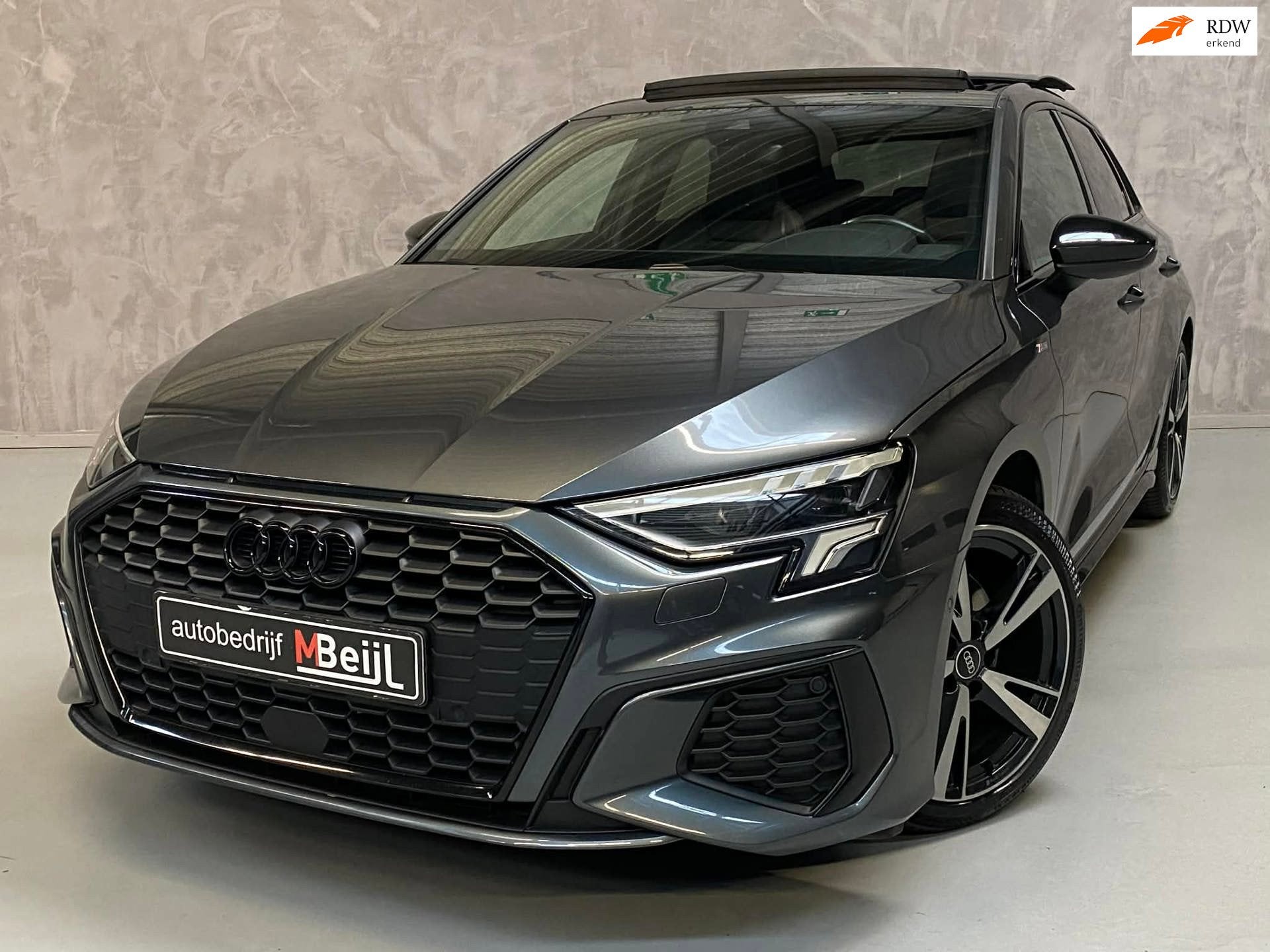 Audi A3 Sportback 35 TFSI Pro Line /3 X S-Line /Pano /Matrix, 4 cilinders, 150 pk, Bedrijf, 690 kg