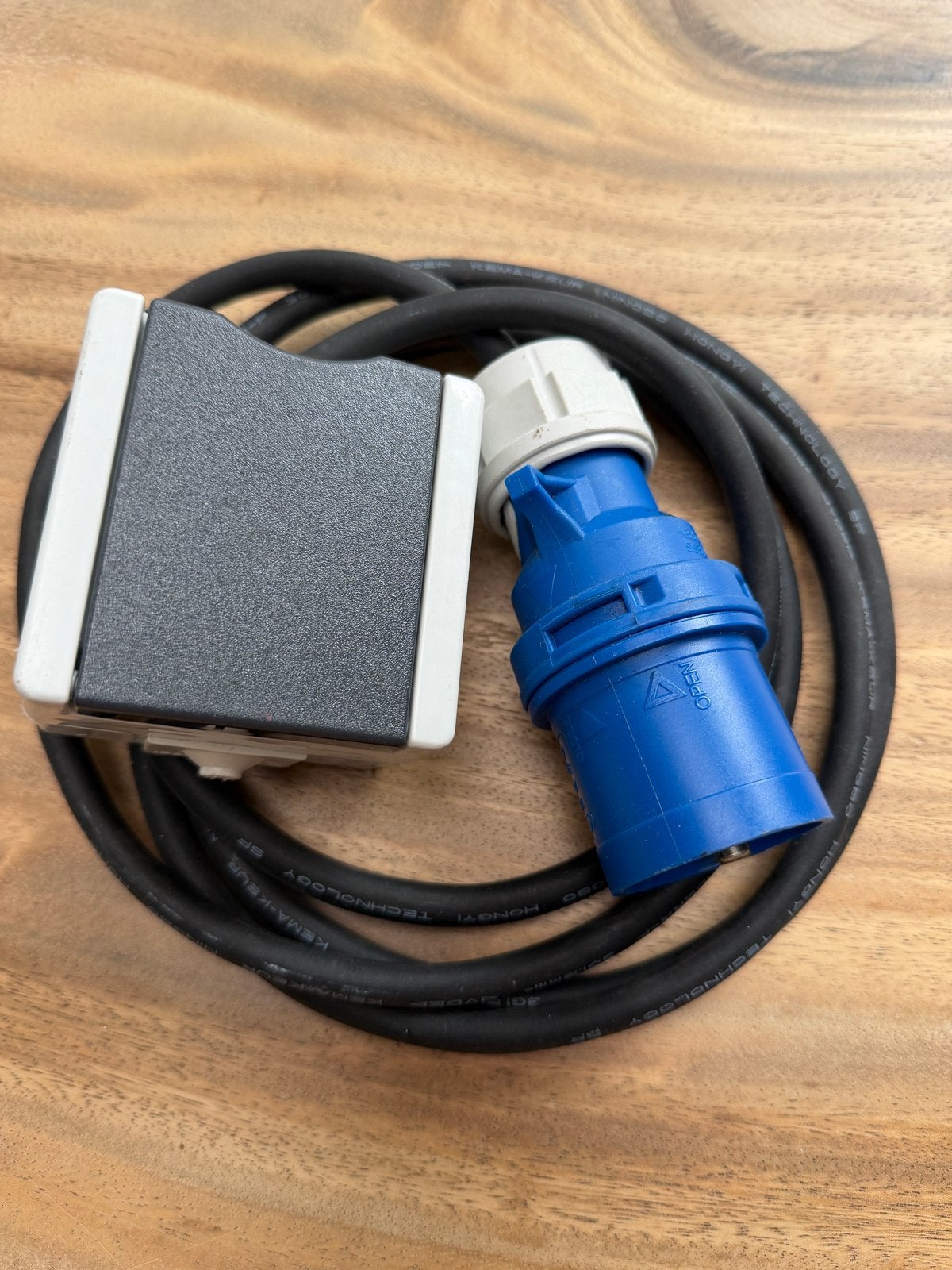 Schakelaar met kabel en stekker, Doe-het-zelf en Verbouw, Elektra en Kabels, Ophalen of Verzenden, Gebruikt, Overige merken, Schakelaar