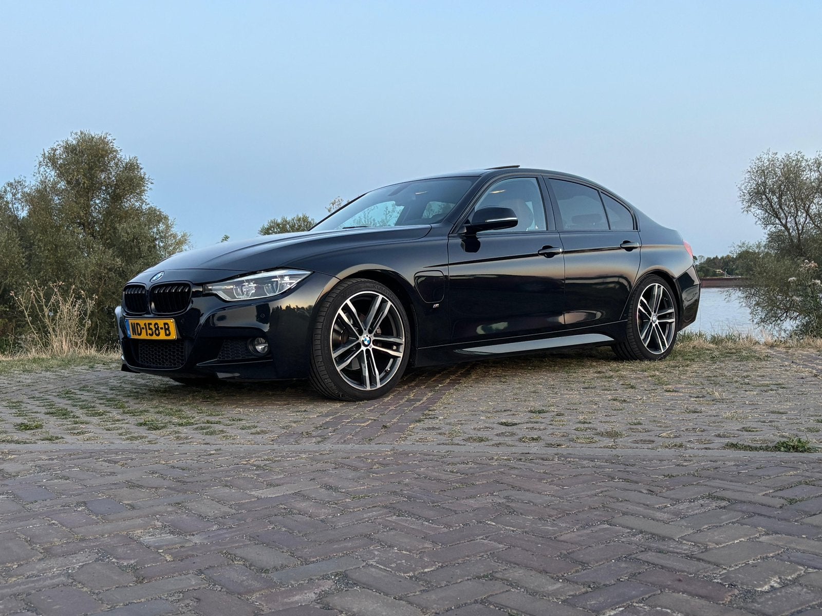 BMW 3-Serie 330e M sport Iperformance 252pk Aut 2016 Zwart, 1998 cc, Achterwielaandrijving, Zwart, Bruin