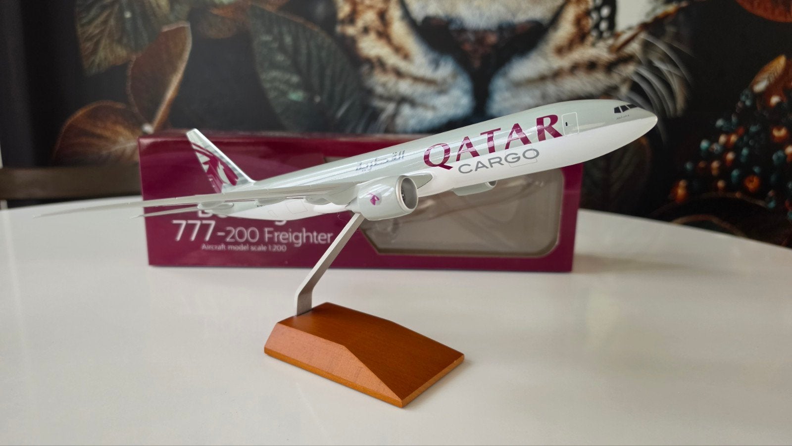 Qatar Airways B777-200 Freighter 1:200, Ophalen of Verzenden, Schaalmodel
