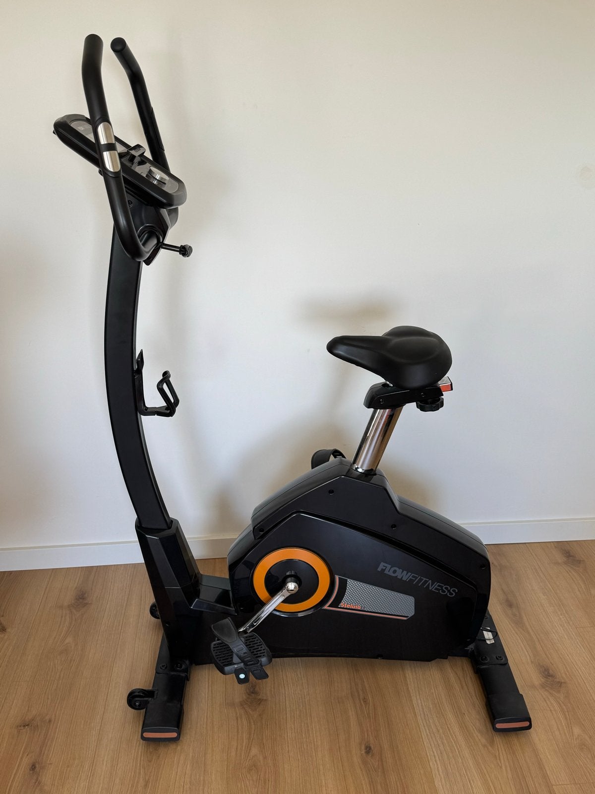 Hometrainer - Flow Fitness Stelvia iConsole - ZGAN, Ophalen, Zo goed als nieuw, Metaal, Benen