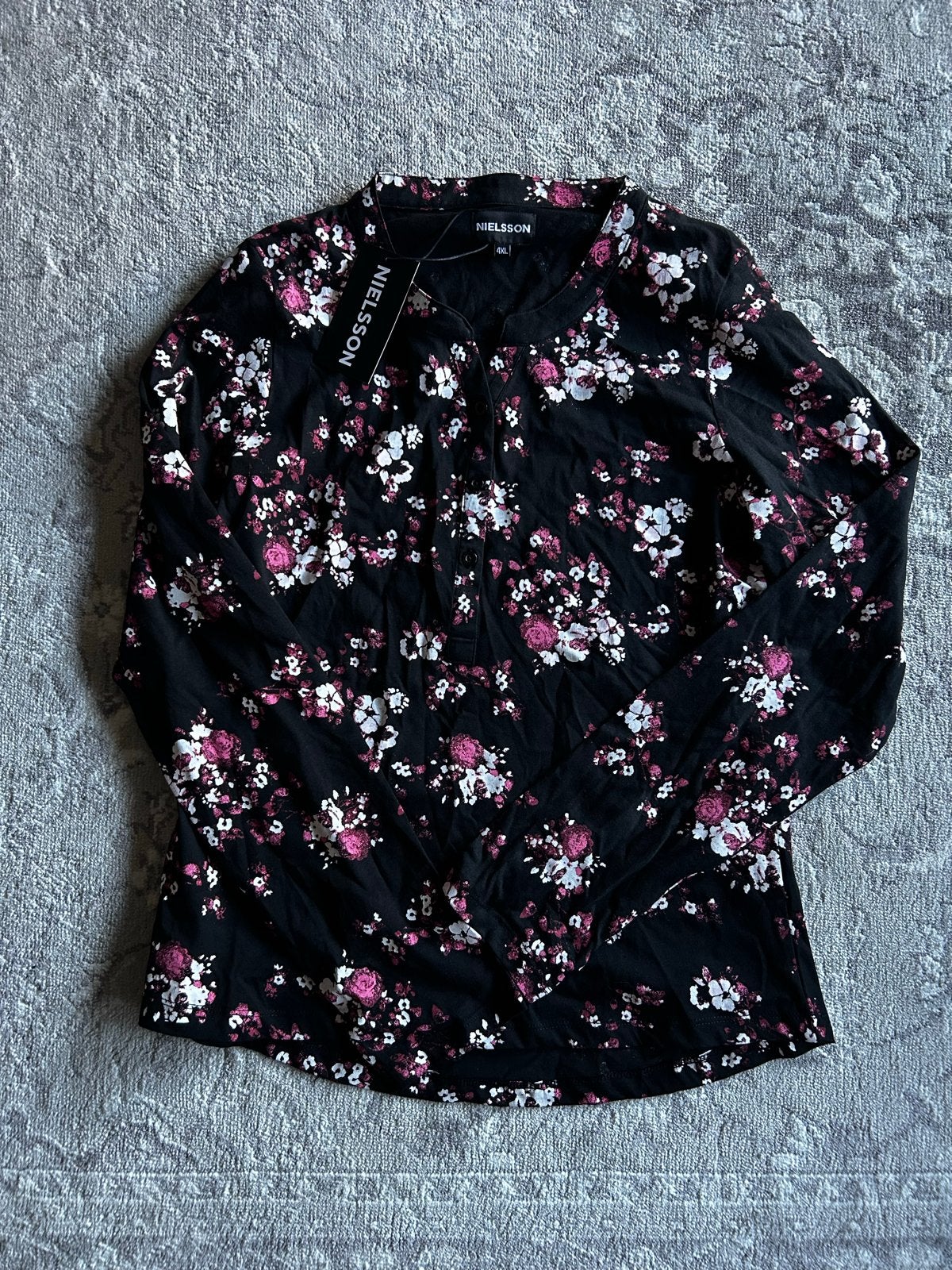 Nieuwe blouse met bloemenprint - Valt kleiner uit, Kleding | Dames, Ophalen of Verzenden, Nieuw, Maat 46/48 (XL) of groter, Zwart