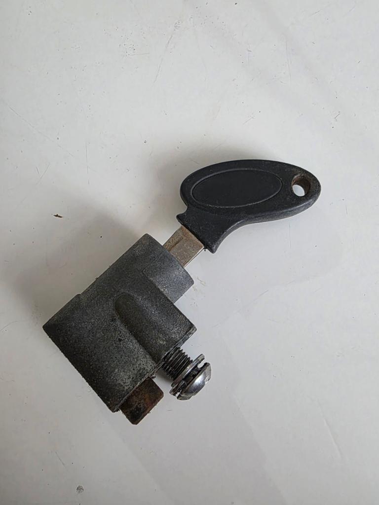 Fiets slot e-bike battery key accu sleutel, Fietsen en Brommers, Ophalen of Verzenden, Zo goed als nieuw, Kettingslot