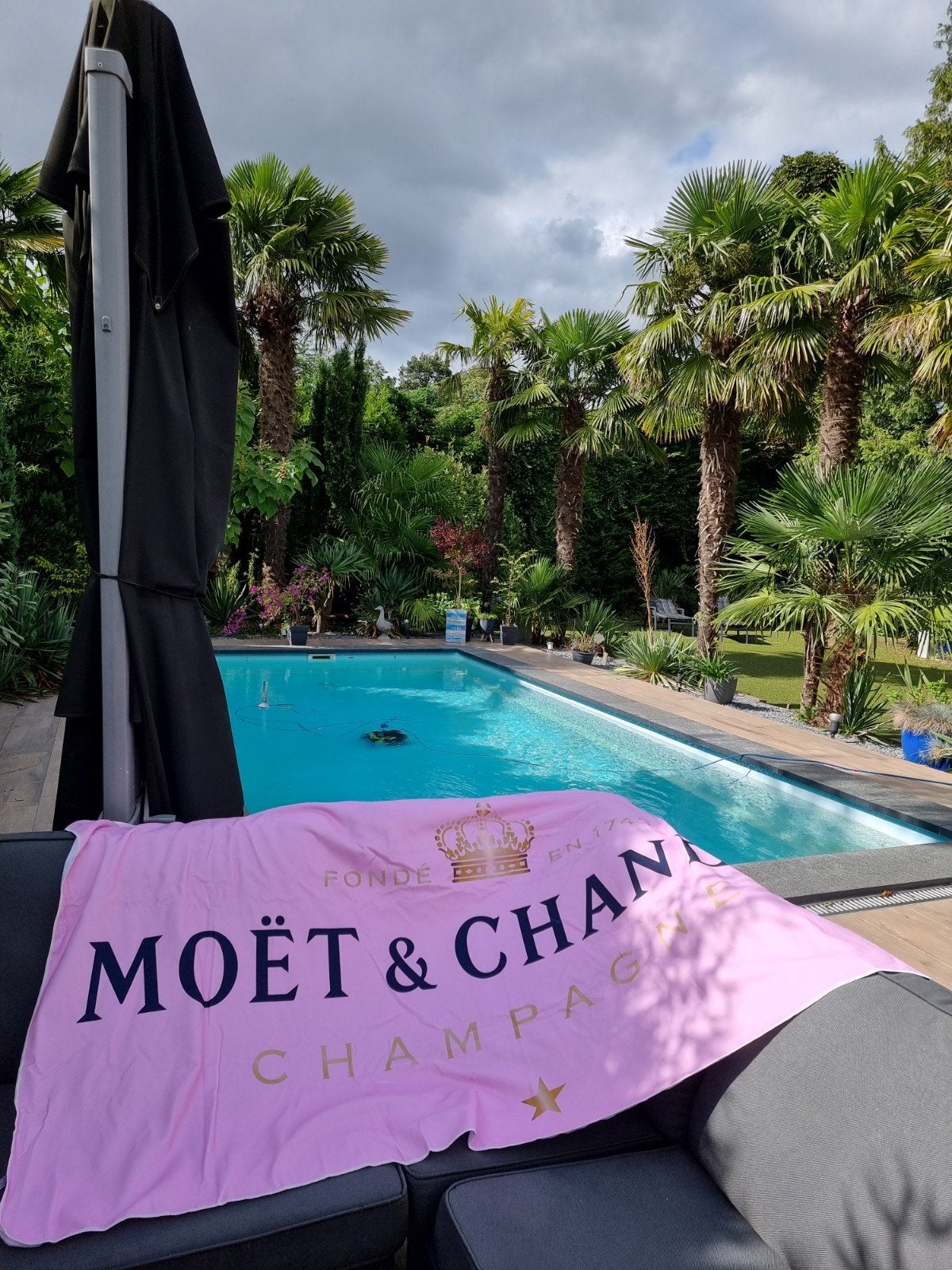 XL Badlaken/handdoek Van MOËT & CHANDON NU 2 voor 79,99 ‼️, Ophalen of Verzenden, Nieuw, Wit