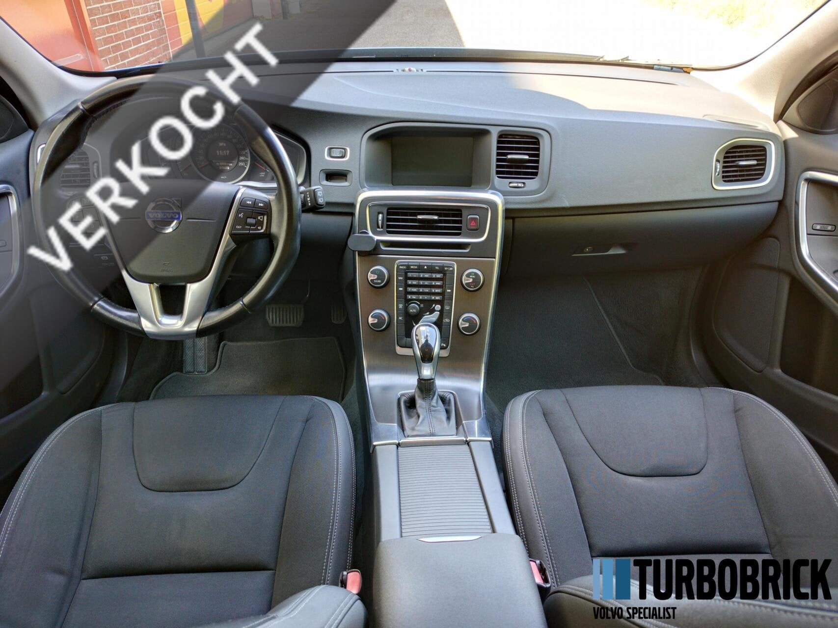 Volvo V60 1.6 T3 Automaat|Clima|Cruise|Trekhaak|MY2014|Deale, Gebruikt, Zwart, 4 cilinders, 150 pk