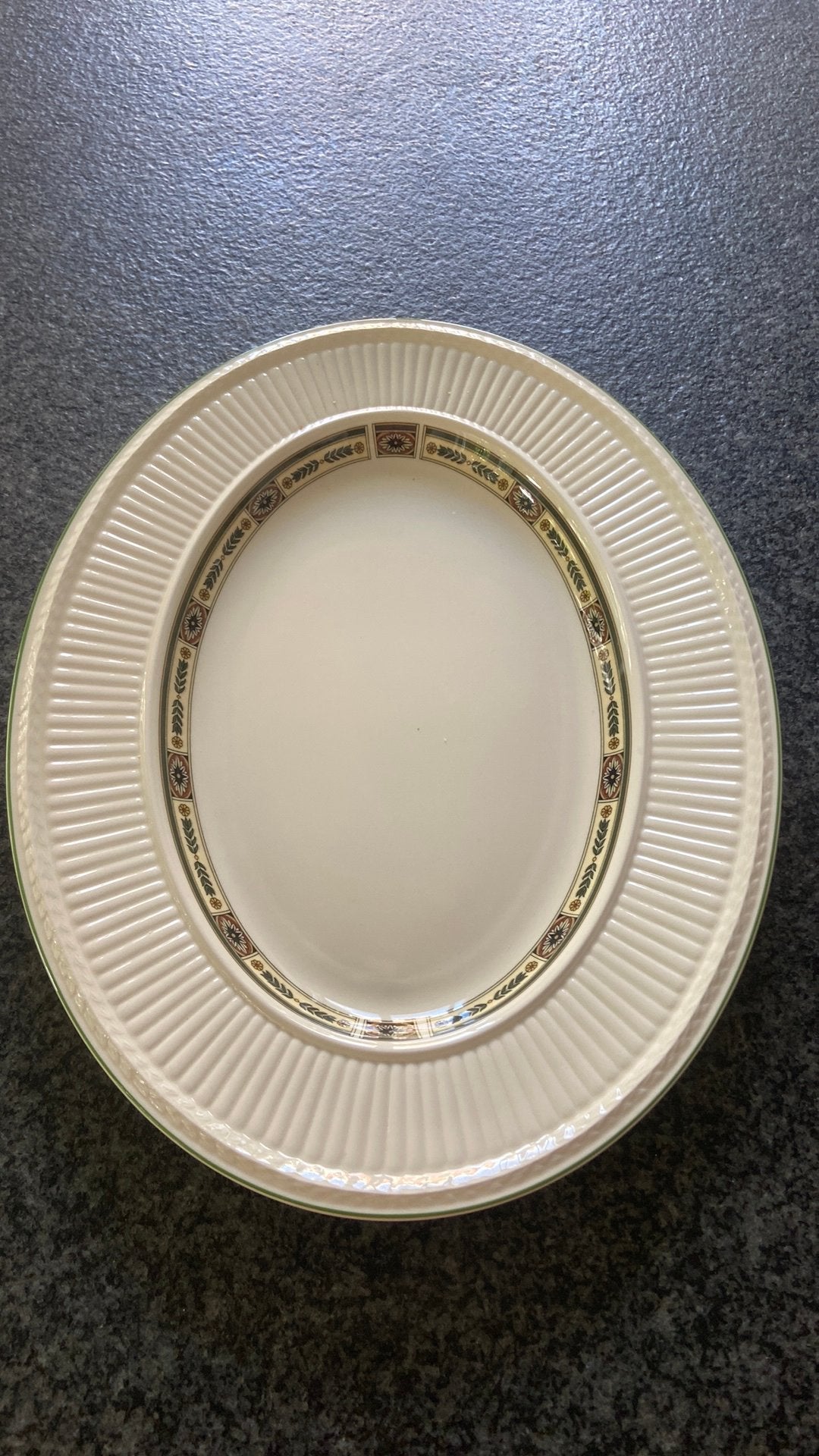 Serveerschaal Wedgewood Queen’s Ware Carlton 1996, Ophalen, Zo goed als nieuw, Aardewerk, Schaal of Schalen