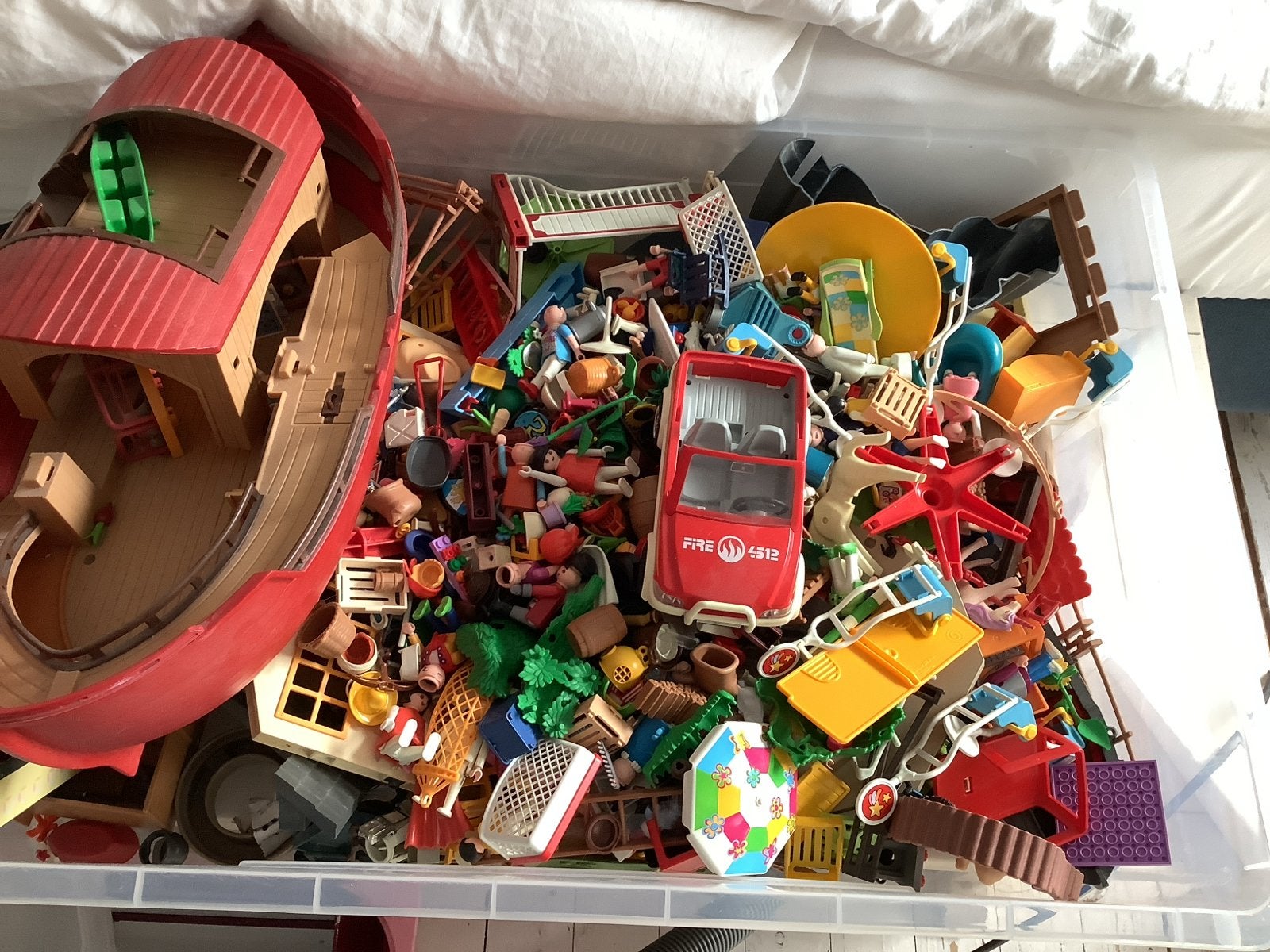Grote partij Playmobil met boot, auto en veel figuren, Ophalen, Gebruikt, Jongen of Meisje