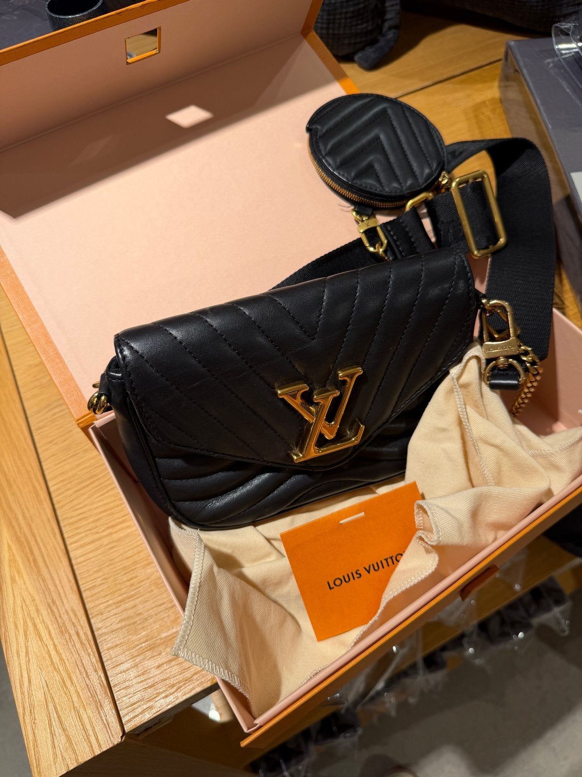 Louis Vuitton Schoudertasje Zwart Leer Zo Goed Als Nieuw, Ophalen, Zo goed als nieuw, Zwart, Schoudertasje