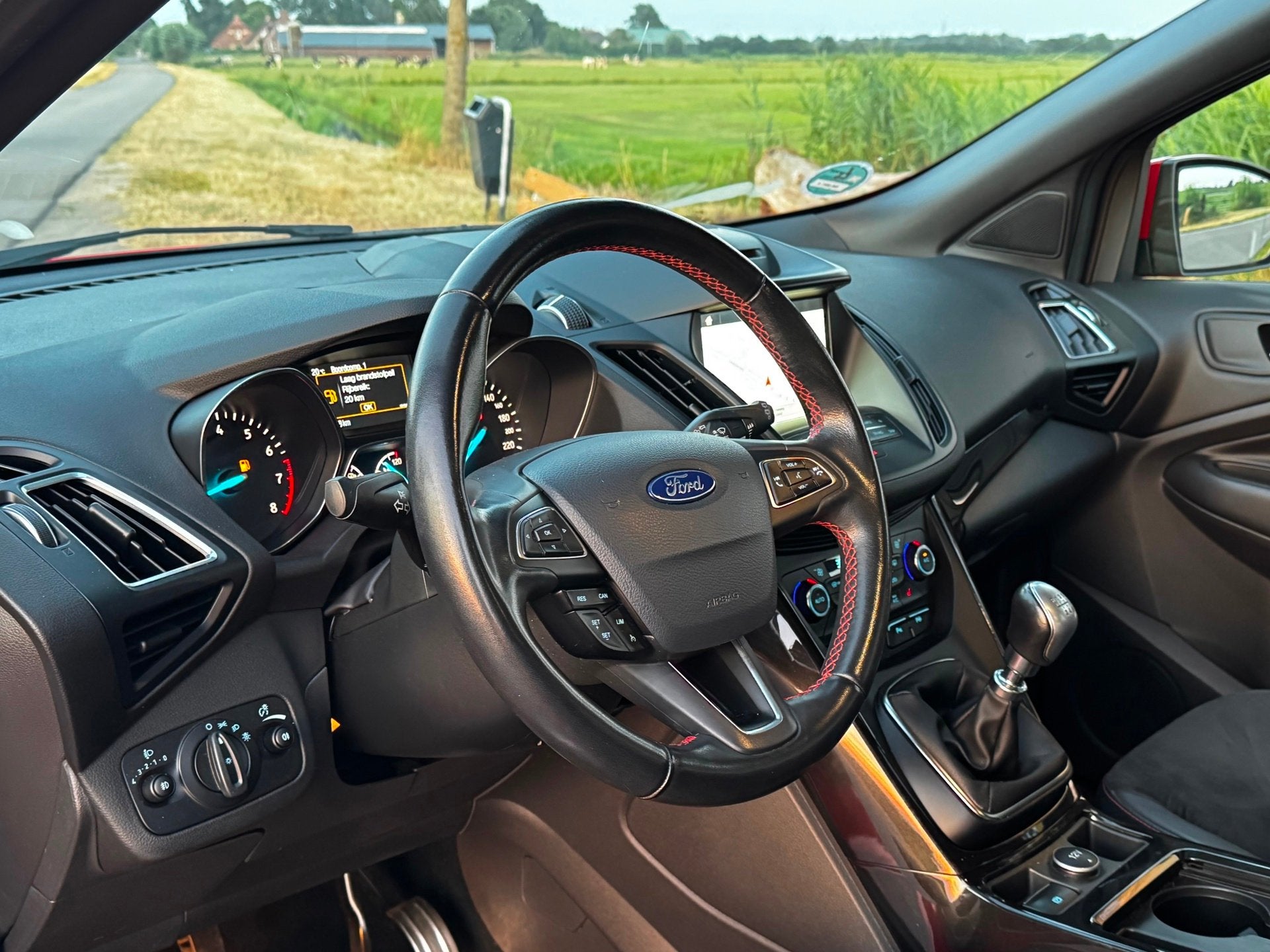 Ford Kuga 1.5 EcoBoost ST Line|UITMUNTEND STAAT|ORIGINEEL NL, Dealer onderhouden, Euro 6, 4 cilinders, Leder en Stof