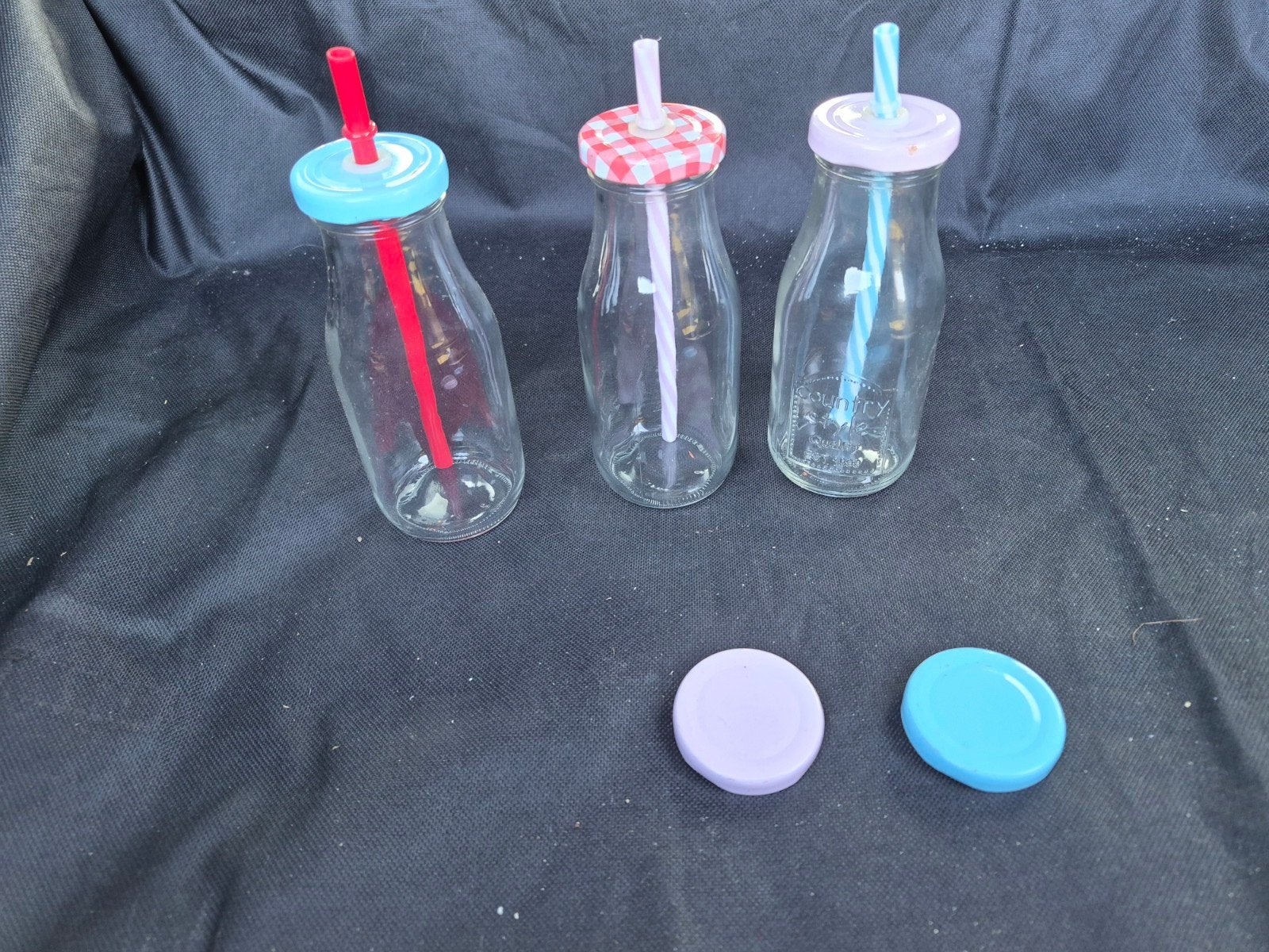 Set van 3 glazen melkflessen met rietjes en deksels, Huis en Inrichting, Ophalen of Verzenden, Meerkleurig, Overige merken, Glas