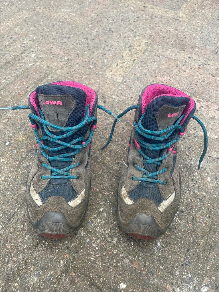 Lowa wandelschoenen maat 33, Gebruikt, Jongen of Meisje, Schoenen, Ophalen of Verzenden