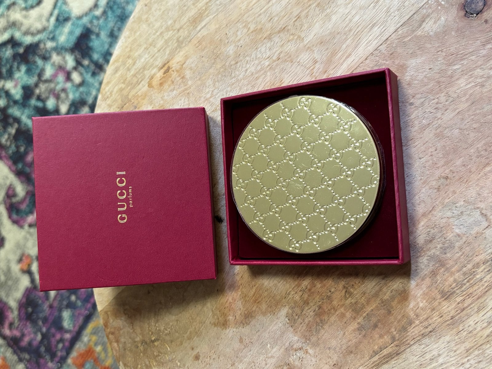 Gucci Parfums Compact Spiegel Goud in Doosje, Gehele gezicht, Nieuw, Ophalen of Verzenden, Goud