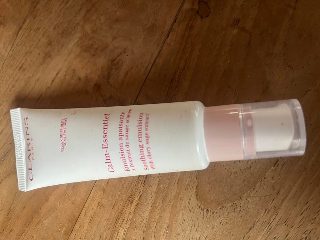 Clarins Calm-Essentiel Soothing Emulsion inhoud: 50 ml, Ophalen of Verzenden, Nieuw, Gehele gezicht, Verzorging