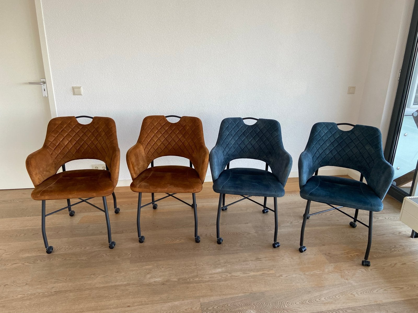 Set van 4 gestoffeerde eetkamerstoelen met wieltjes, Ophalen, Gebruikt, Bruin, Vier