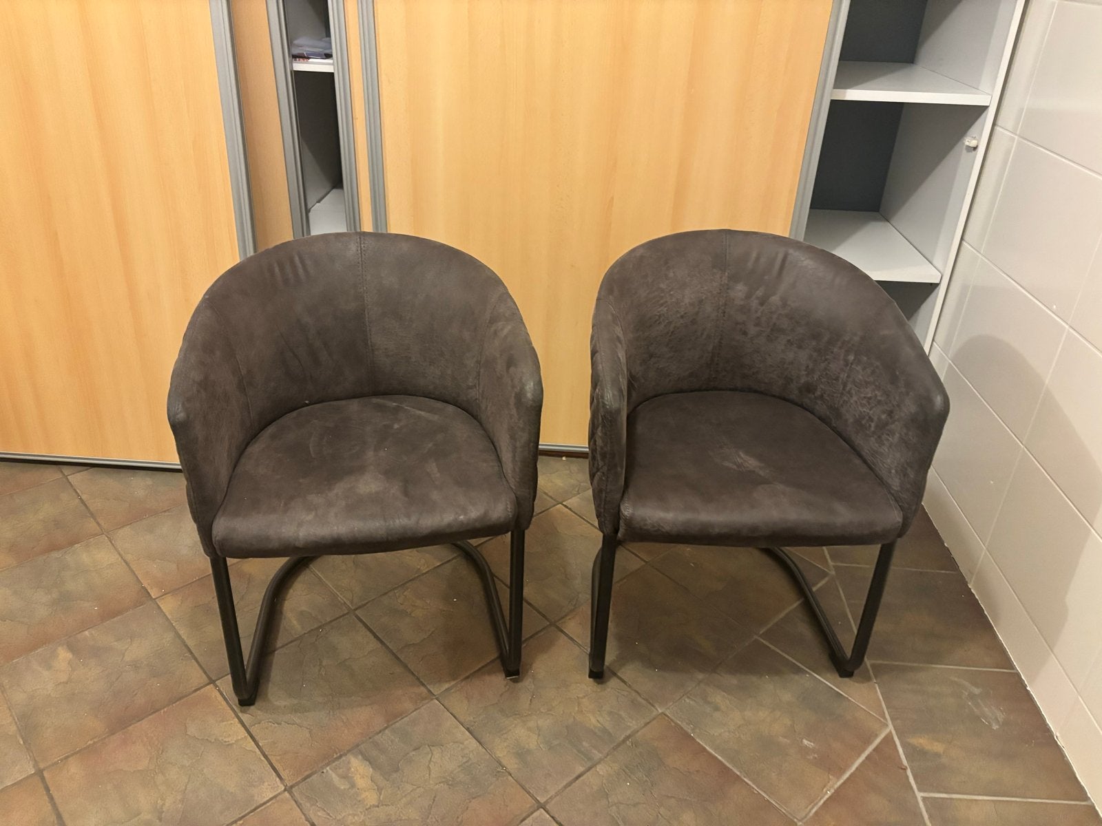 Set van 4 comfortabele bruine eetkamerstoelen, Ophalen, Gebruikt, Bruin, Leer