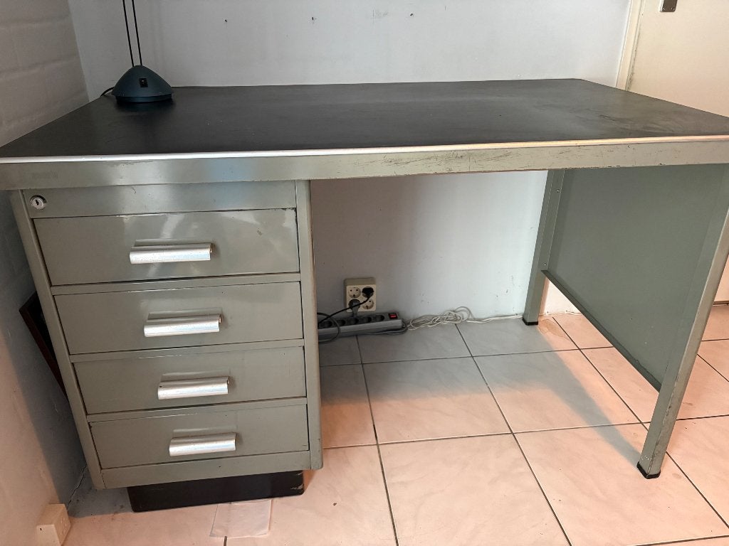 Vintage bureau, Huis en Inrichting, Bureaus, Ophalen, Gebruikt, Metaal, Industrieel