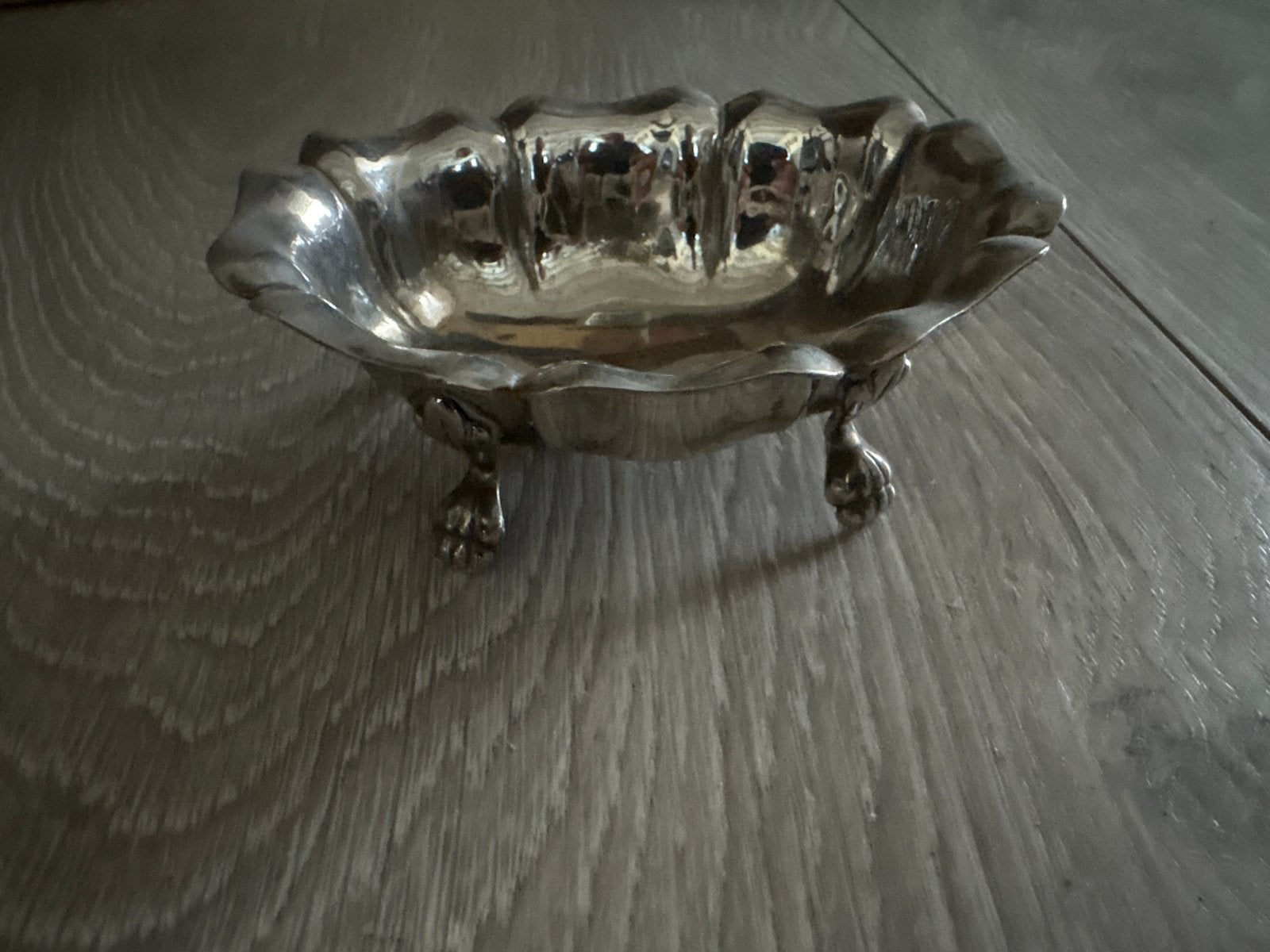 Vintage Italiaanse schaal met geschulpte rand en pootjes, Ophalen of Verzenden