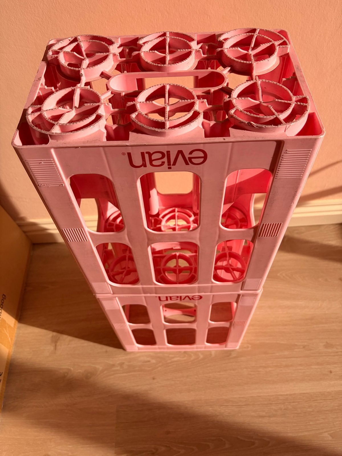 Twee Evian kratjes voor 6 hoge flessen, Ophalen, Gebruikt, Minder dan 50 cm, Minder dan 40 cm