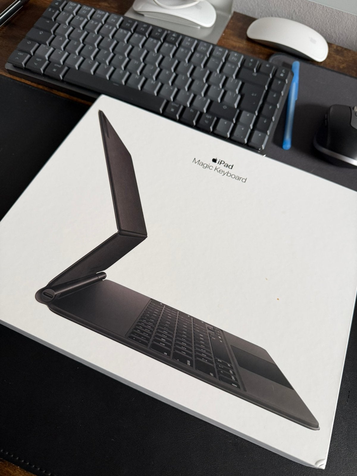 Apple Magic Keyboard iPad Pro 12.9” Air 13” | Nederlands, IPad Pro 12.9" & Air 13", Bescherming voor- en achterkant, Ophalen of Verzenden