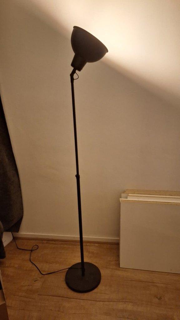 Zwarte staande lamp Skurup ikea, Ophalen, Zo goed als nieuw, Metaal, 150 tot 200 cm