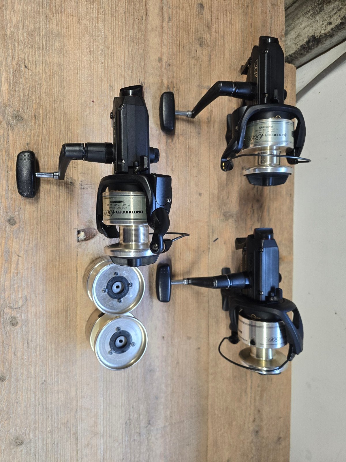 Shimano baitrunner 4500B met reservespoelen, Ophalen of Verzenden, Zo goed als nieuw, Molen