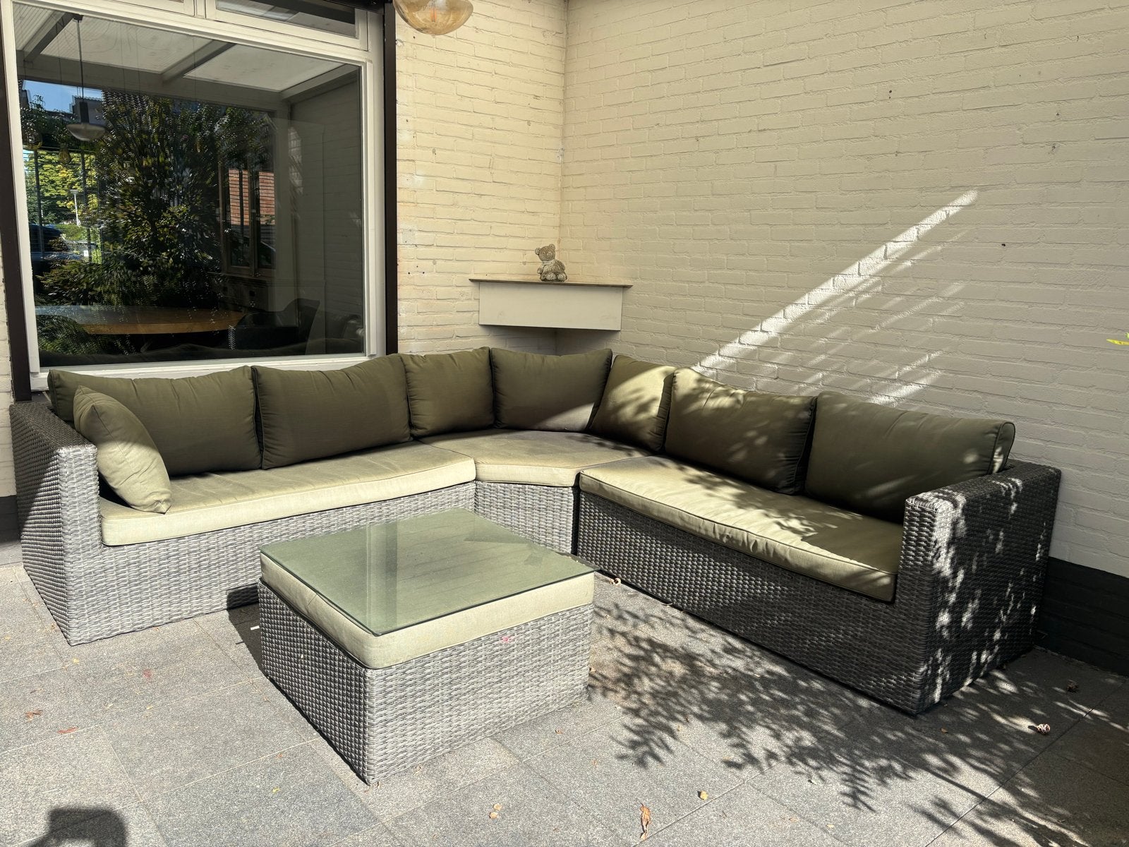 Loungebank met hocker en glasplaat, Gebruikt, Ophalen of Verzenden, Loungeset, Wicker