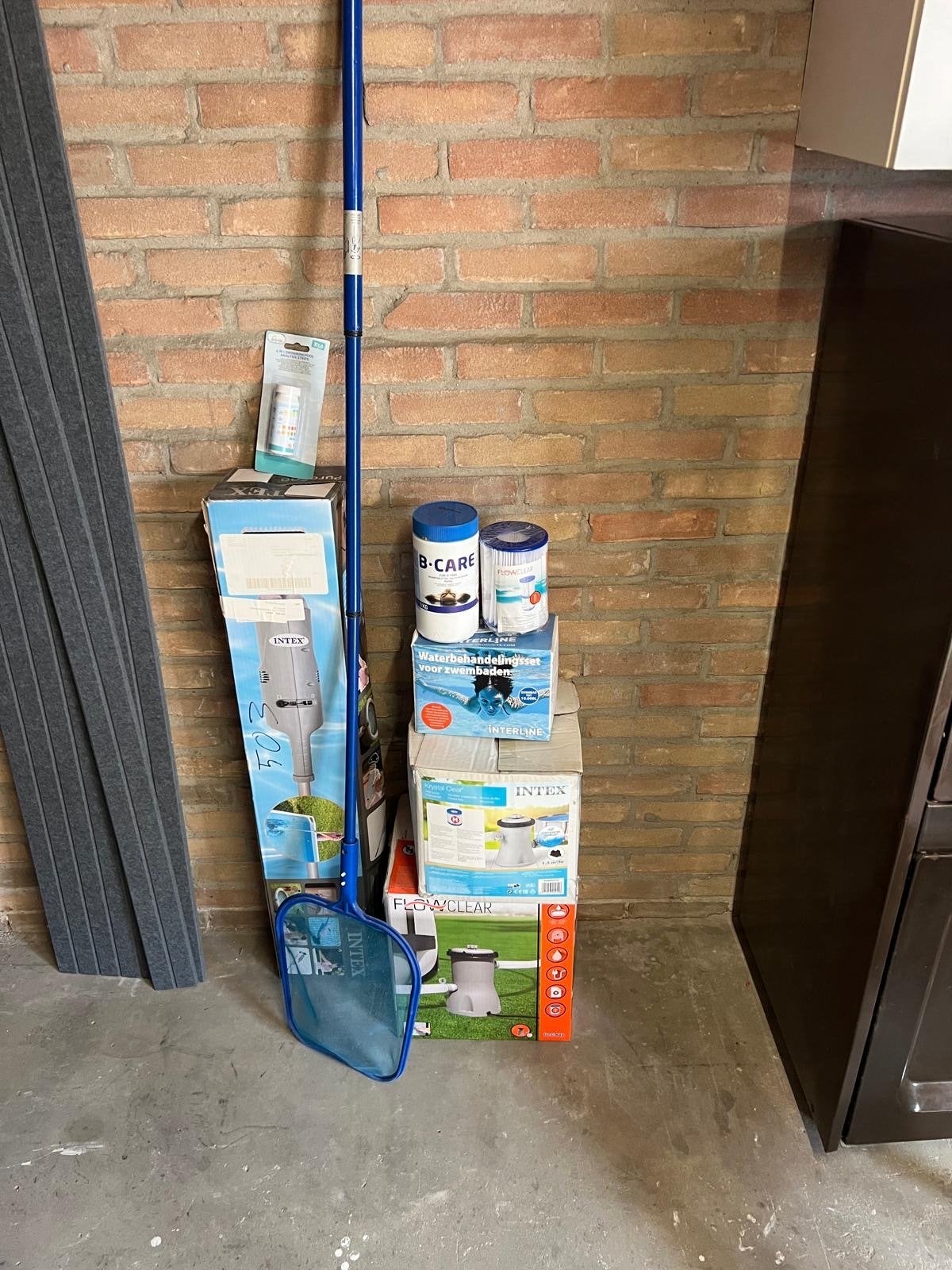 Diverse zwembad accessoires pompen,reinigingsmiddel, etc, Ophalen, Zo goed als nieuw, Zwembadpomp