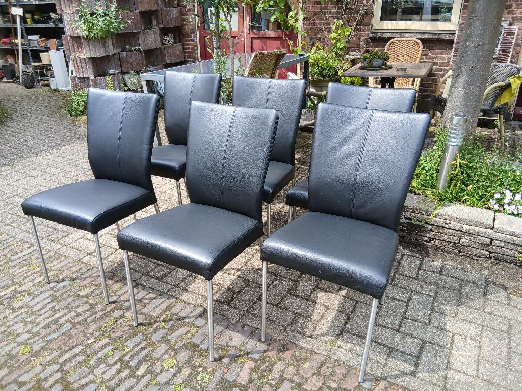 6 zwart leren eetkamer stoelen met metalen pootjes, Ophalen, Zwart, Zo goed als nieuw, Modern