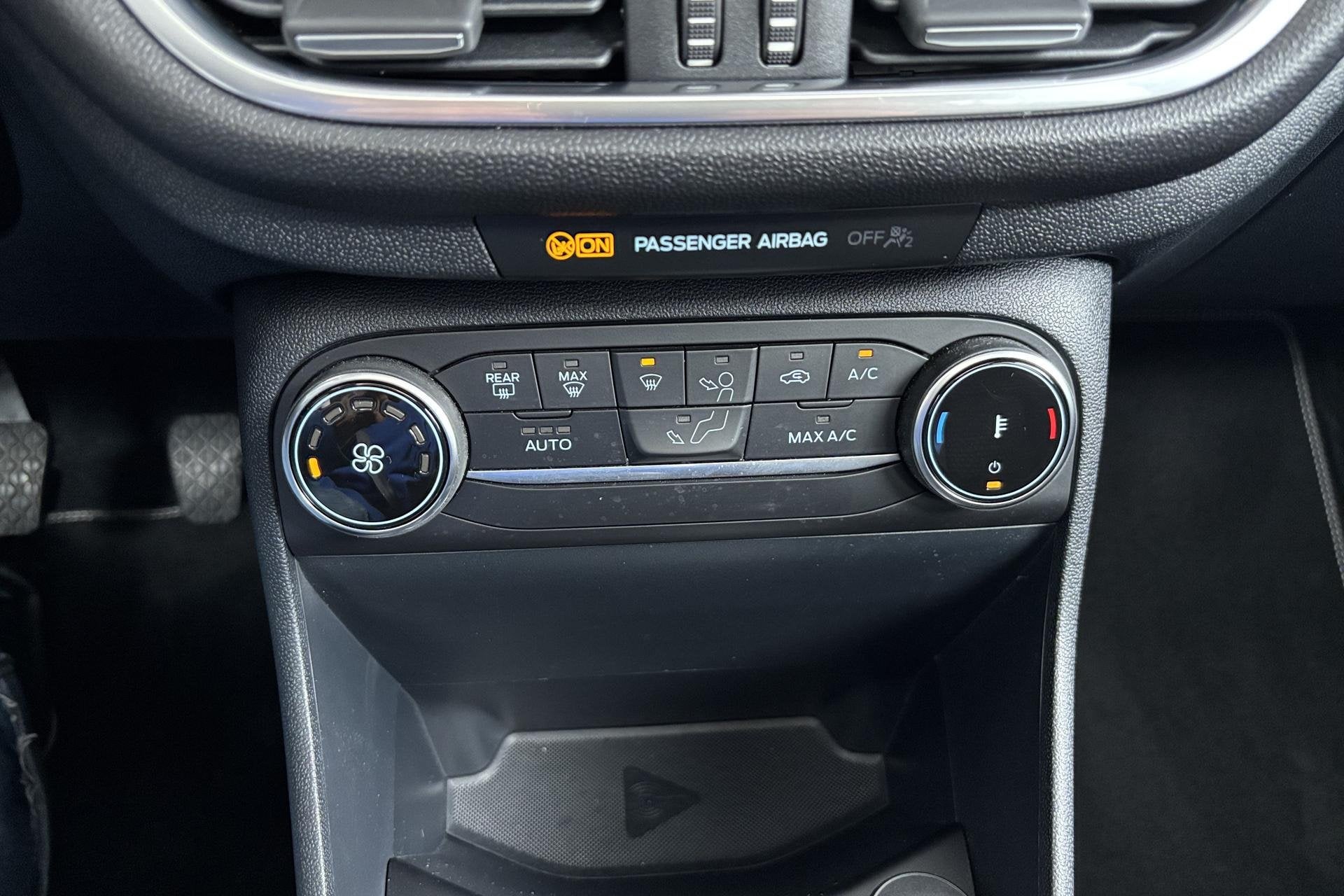 Foto 27 van Ford Fiesta 1.0 EcoBoost Titanium Nagenoeg nieuw en verrasse