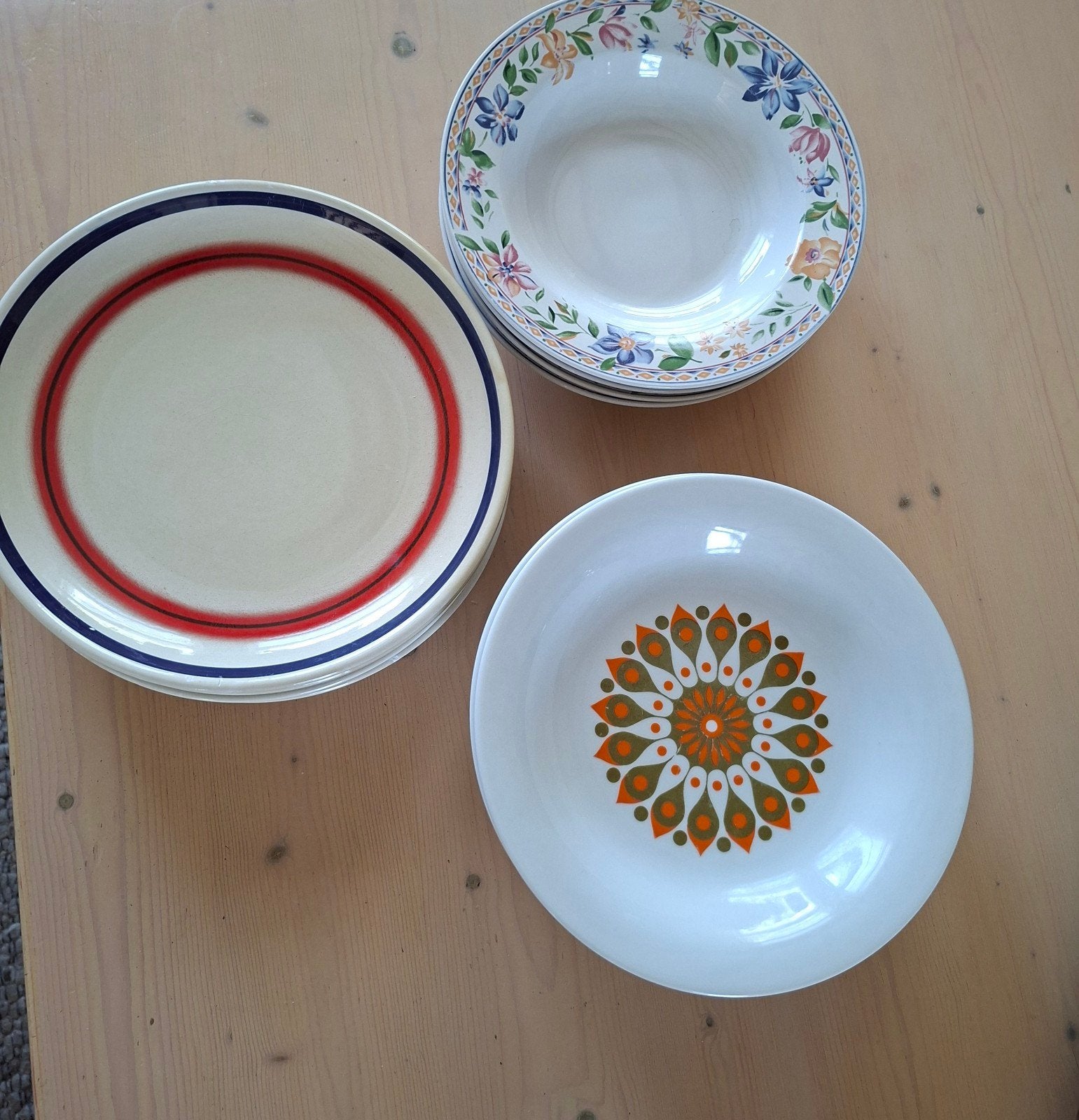 Platte en diepe borden, waarvan enkele nostalgische jaren 70, Ophalen of Verzenden, Zo goed als nieuw, Bord(en), Overige stijlen