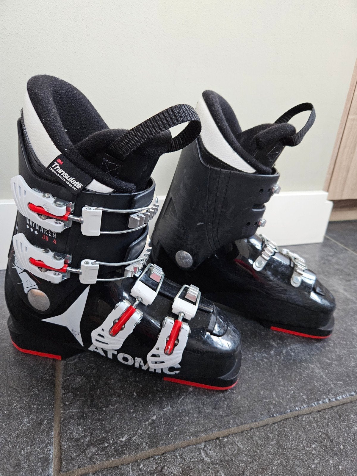 Atomic skischoenen, maat 38/38,5, zwart met rood, Sport en Fitness, Skiën en Langlaufen, Ophalen, Gebruikt, 100 tot 140 cm, Schoenen